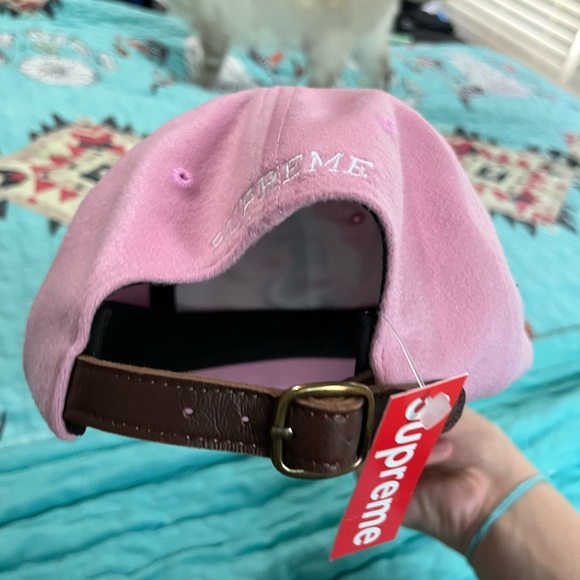 Supreme pink S cap brand new never worn. Was a gift but I don’t really wear hats - Picture 4 of 5